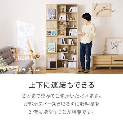 本棚 幅90cm スライド本棚 ディスプレイラック フラップ扉 木目調 可動棚 大容量 収納棚 扉付き コミックラック シェルフ おしゃれ リビング 一人暮らし コミック 文庫本 絵本 CD DVD A4
